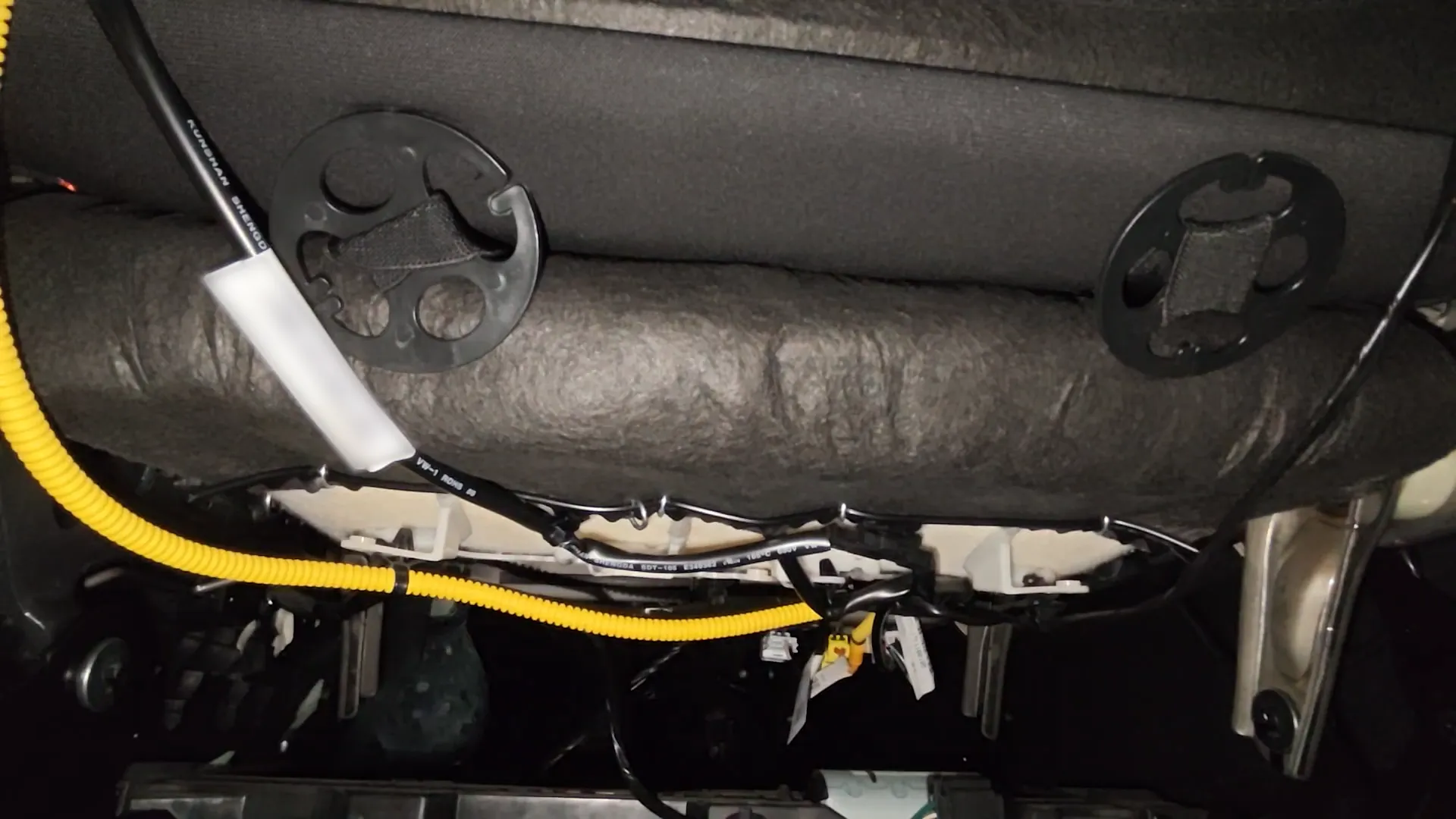 Plastic discs correctly installed